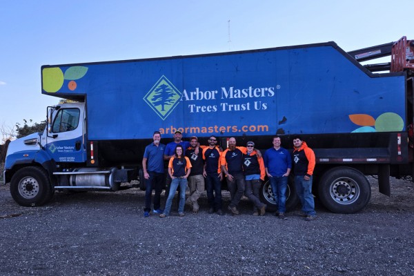 AM-DM-section-truck-tree-crew Arbor Masters in Des Moines tree crew infront of a service truck