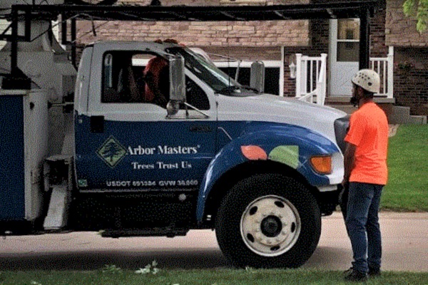 Website-Grimes-LSP-section-image--guy-truck-bucket