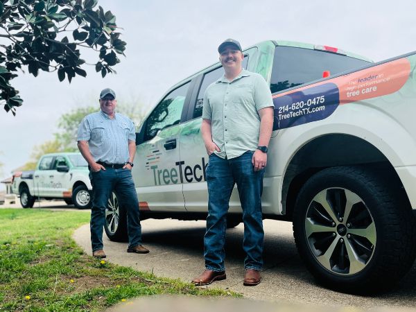 Website-home-dallas-section-treetech-2-guys